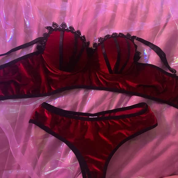 🌹 Retro Red Velvet Black Detailed Bra & Panty Lingerie Set 🌹 Med/Lg ✨NEW! - Picture 5 of 7